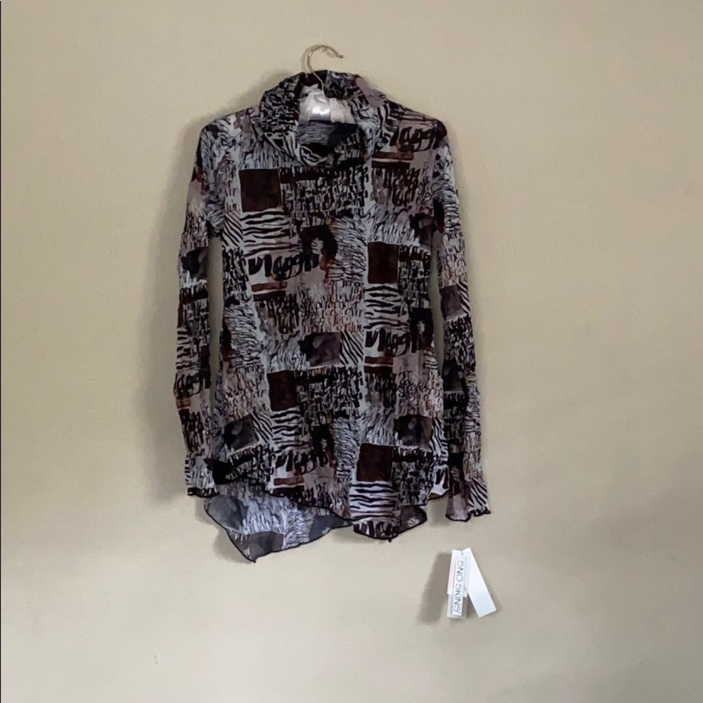 Brown and white lightweight turtleneck/blouse